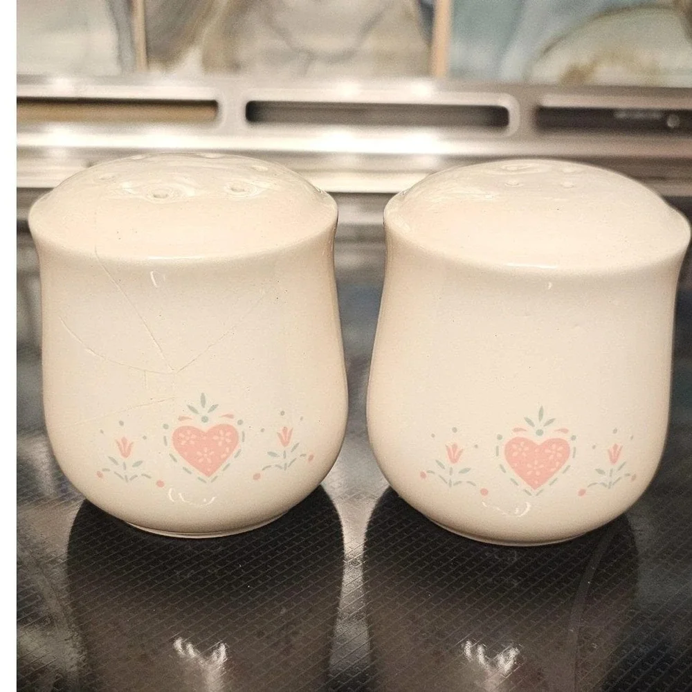 Vintage Heart Salt and Pepper Shakers Pink Floral Country Cottage Made in Japan